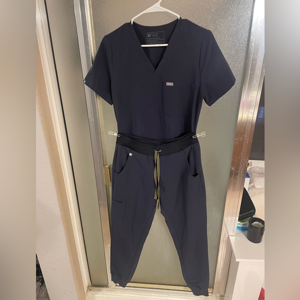 Figs Quiet Navy Small Scrub Set